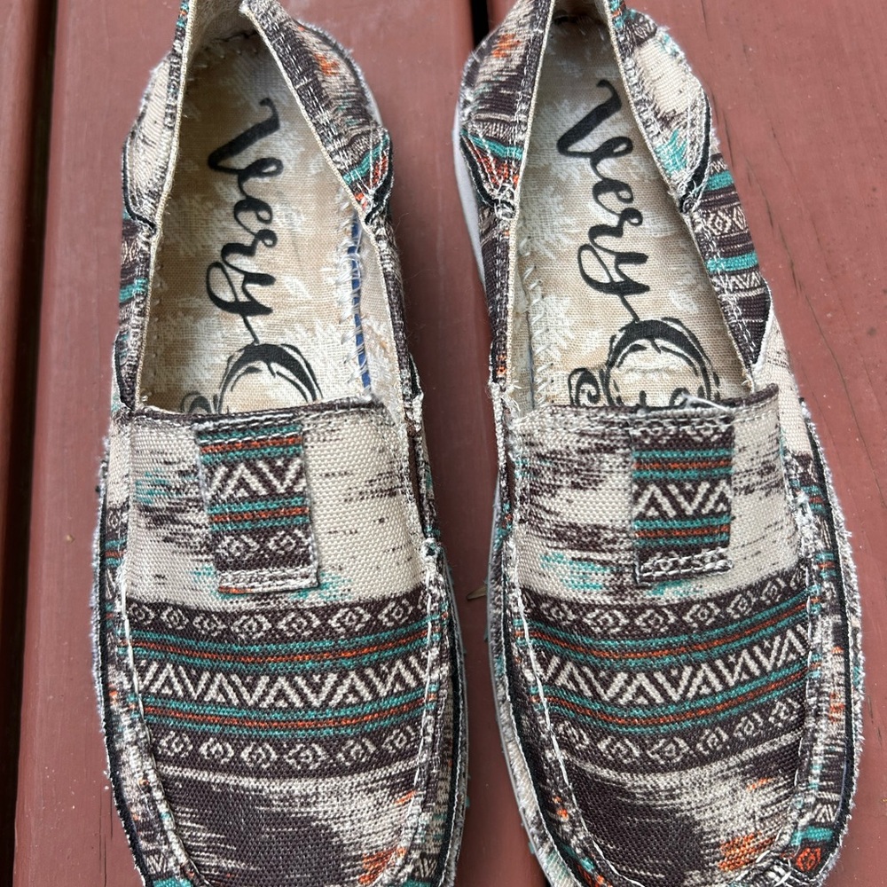 Very G Tribal Pattern Slip-Ons - Picture 3 of 12